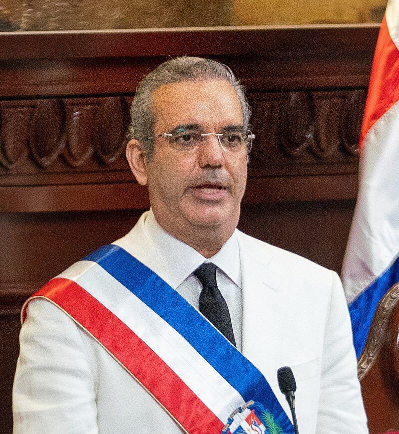 El presidente de la república dominicana pondrá multas por las bromas