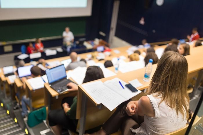 Los grados de Educación y las antiguas filologías incluirán prácticas por Youtube desde el curso 2022/23  a nivel nacional