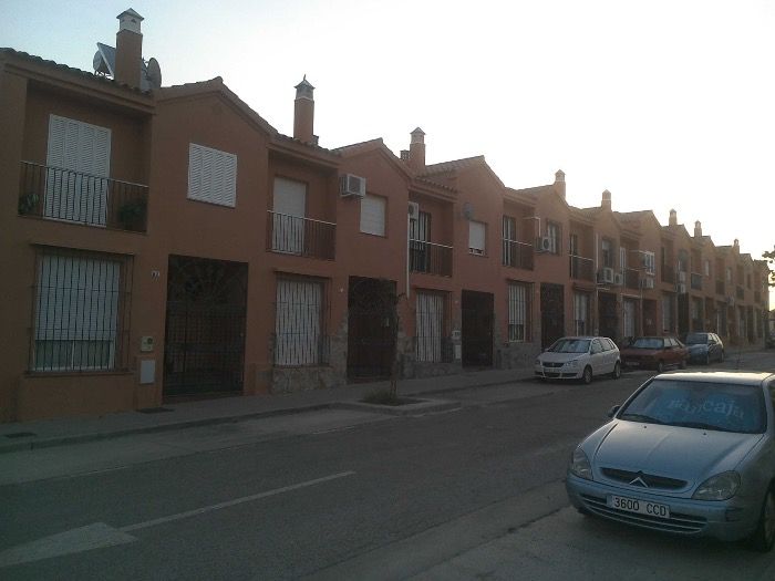 Un trabajador de 31 años muere al caer de una grúa en Cádiz. Puerto Real