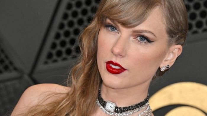 TAYLOR SWIFT ABUSA DE UN NIÑO DE 15 AÑOS