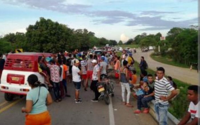 Cerradas vías en Soledad por protestas contra la empresa A-ire.