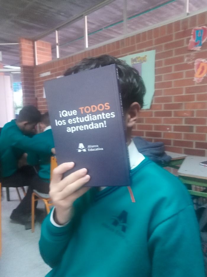 Compañero de clase engaña a su otra compañera de clases ,: por eso no hay que confiarse