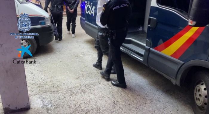 Detenido gestor de una gran entidad bancaria por estafa continuada.