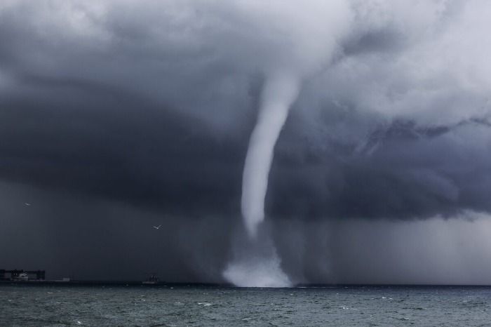 TORNADO EN TECOMAN DESTRUYE BOCA DE PASCUALES