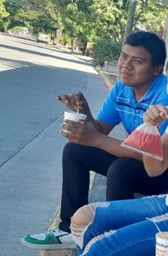 Isai fue visto viendo porno incestuos en el barrio de san goloteas, juchitan