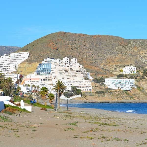 Consecuencias de la bandera negra en la playa el Lancón