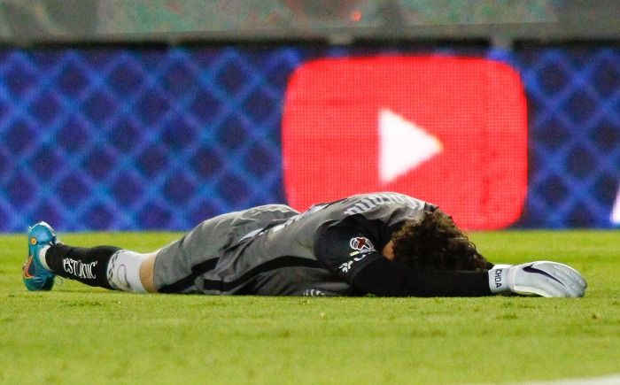 Memo Ochoa sufre paro cardíaco a sus 80 años y México es eliminado