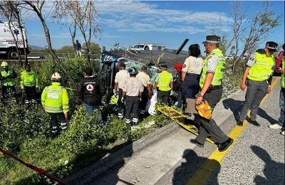 SE VUELCA CAMIÓN EN CARRETERA POZA RICA - MÉXICO