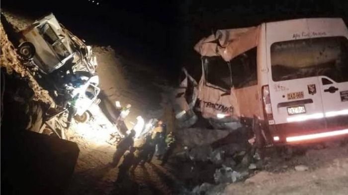 CAYLLOMA SE TIÑE DE SANGRE TRAS ACCIDENTE QUE DEJA 11 MUERTOS Y 23 HERIDOS